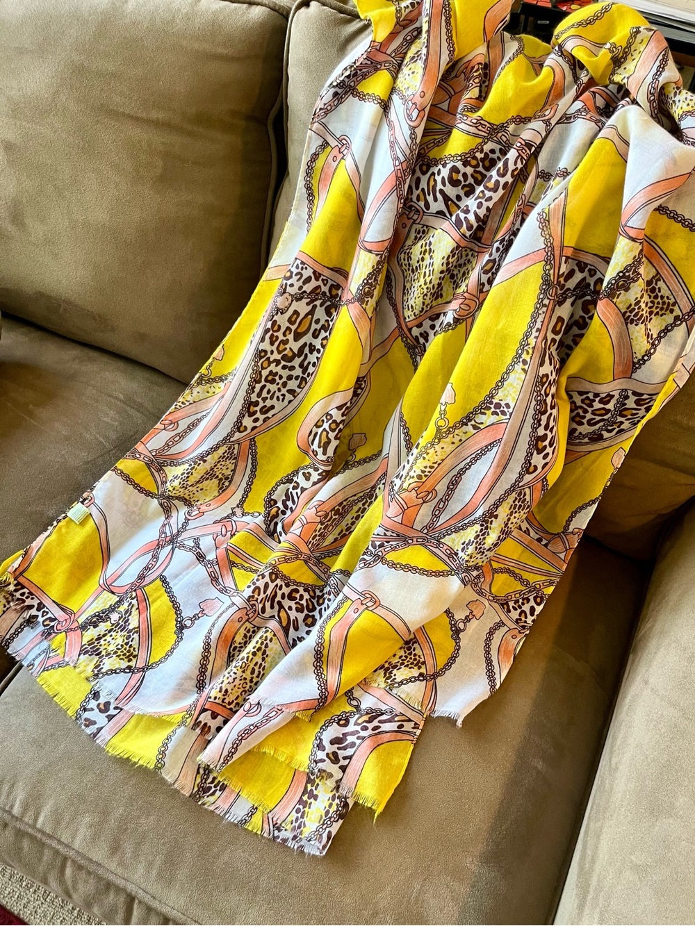 Patterned rectangular shawl/scarf. Good sized. - Picture 7 of 8